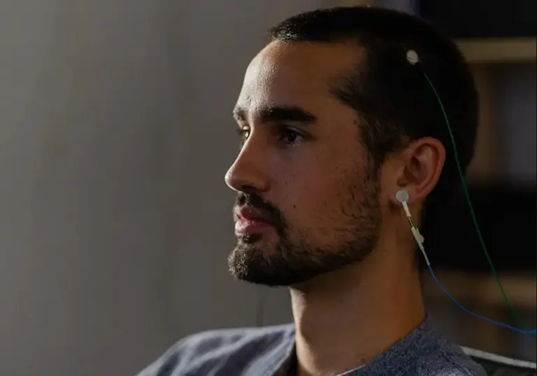 Remote neurofeedback training with a two-channel EEG system